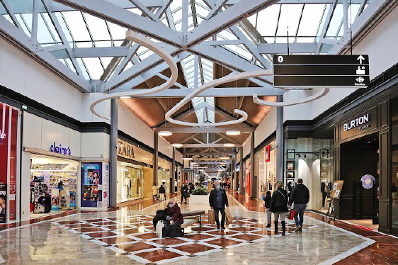 Centre commercial de Villiers en Bières pour BLG BUILDING GROUP. MOE CONCEPTION / EXECUTION - Création de cellules commerciales. Villiers en Bières shopping center for BLG BUILDING GROUP. Execution Project Management CONCEPTION / EXECUTION - Creation of commercial cells.